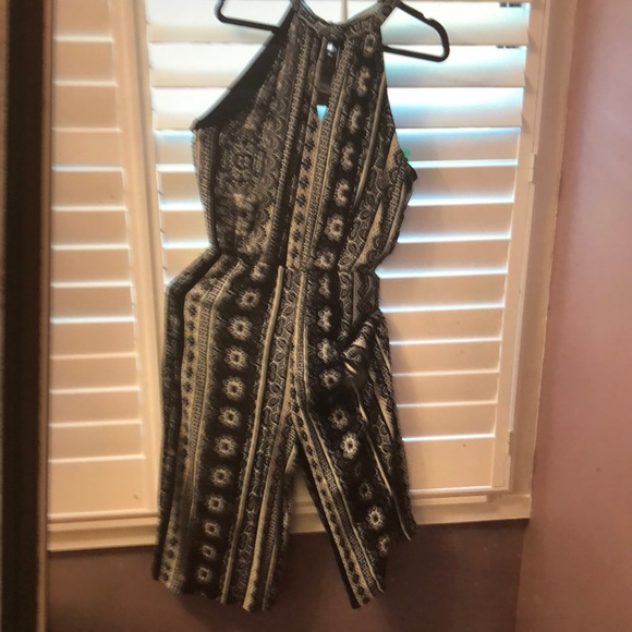 Lily Rose Black & White Sleeveless Jumpsuit - Picture 4 of 5